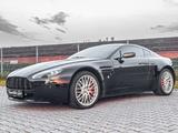 Aston Martin V8 Vantage 4.7l*SCHECKHEFT*WUNDERSCHÖN*GEPFLEGT - schwarze Aston Martin V8 Vantage