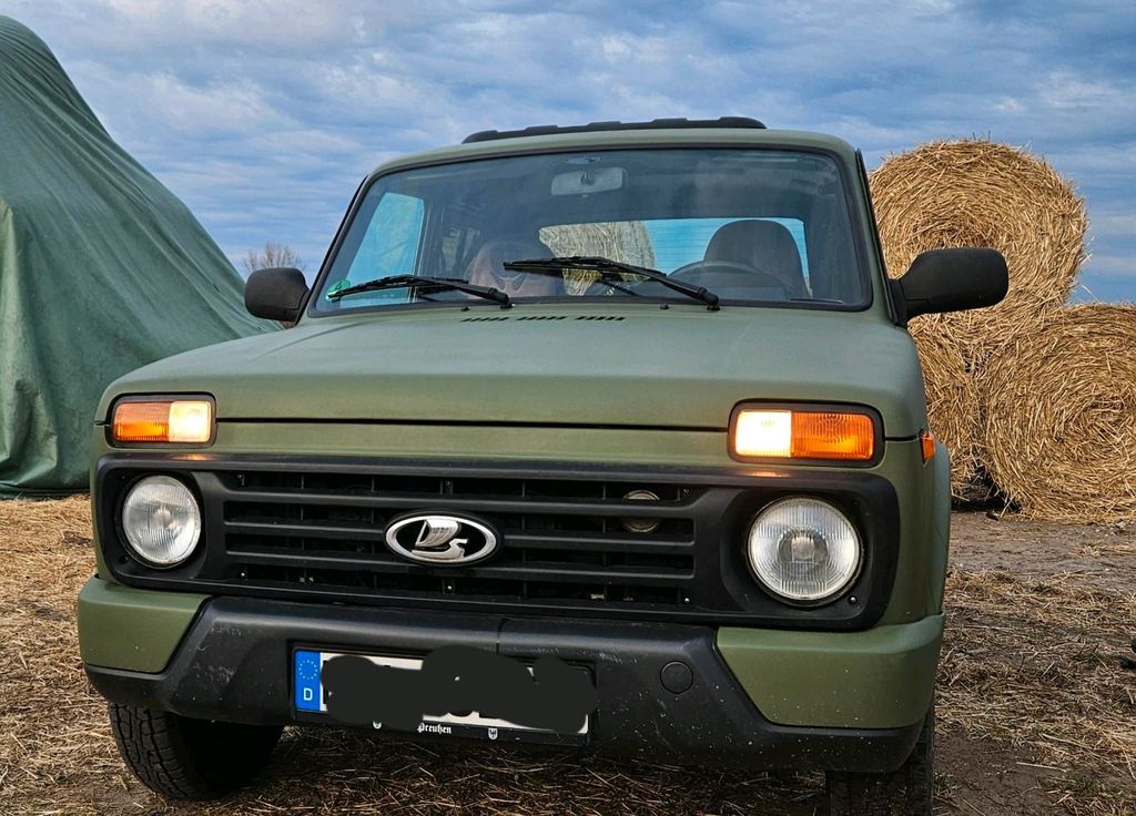 Image of Lada Urban