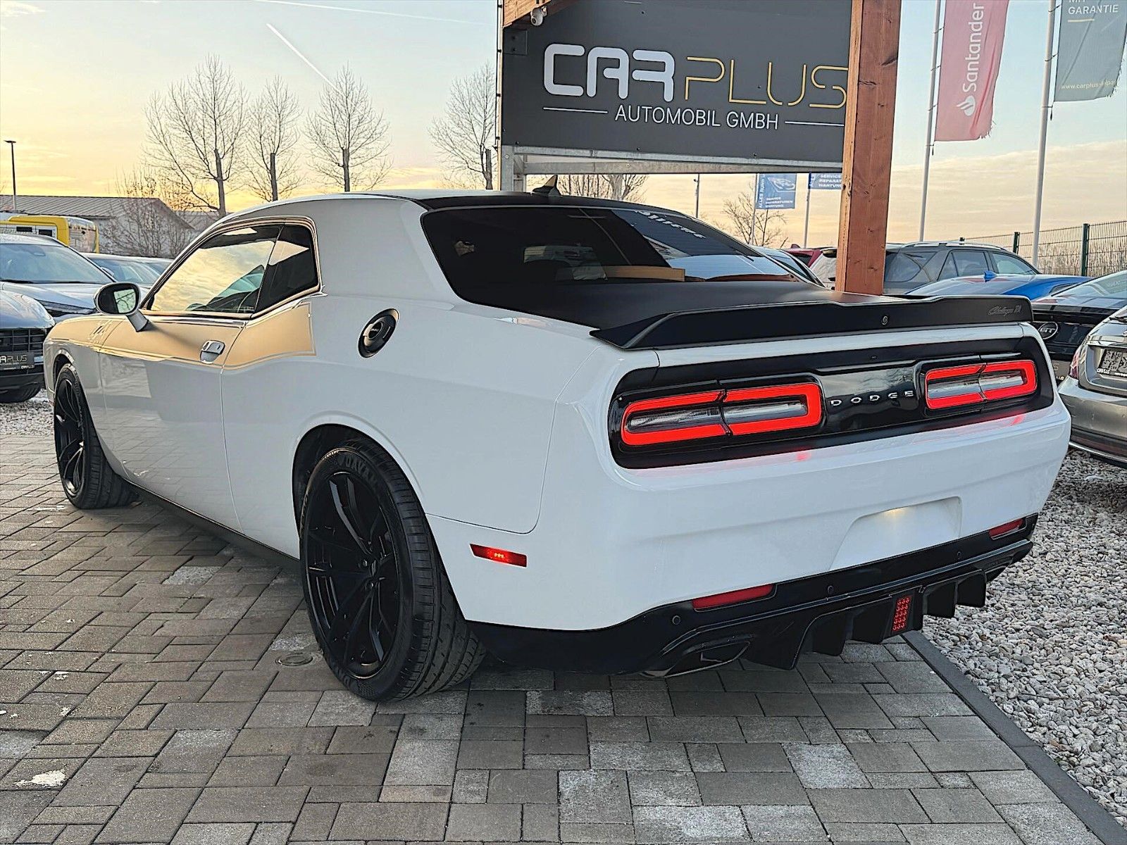 Fahrzeugabbildung Dodge Challenger 6.4 V8 SRT 392 SCAT PACK Performance