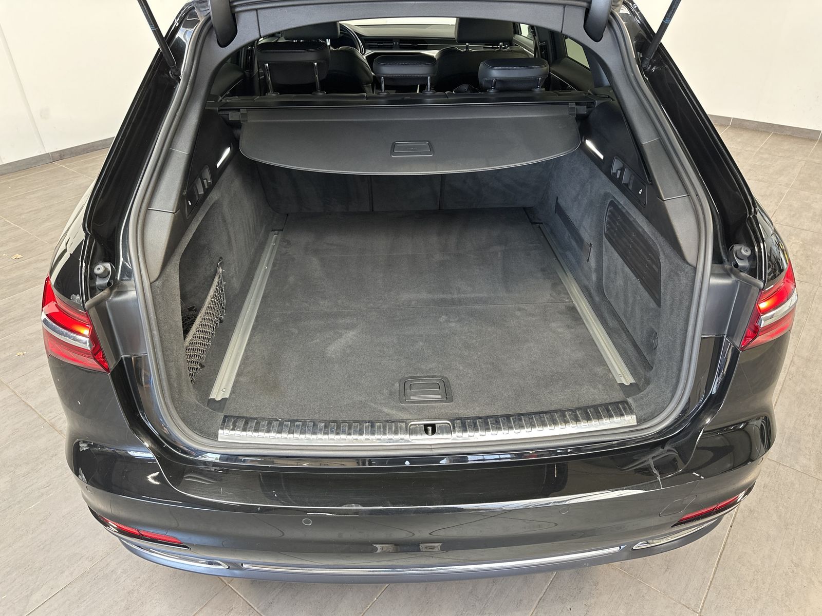 Fahrzeugabbildung Audi A6 Avant 40 TDI S-Line NAV+MATRIX+KAMERA+V-COCK