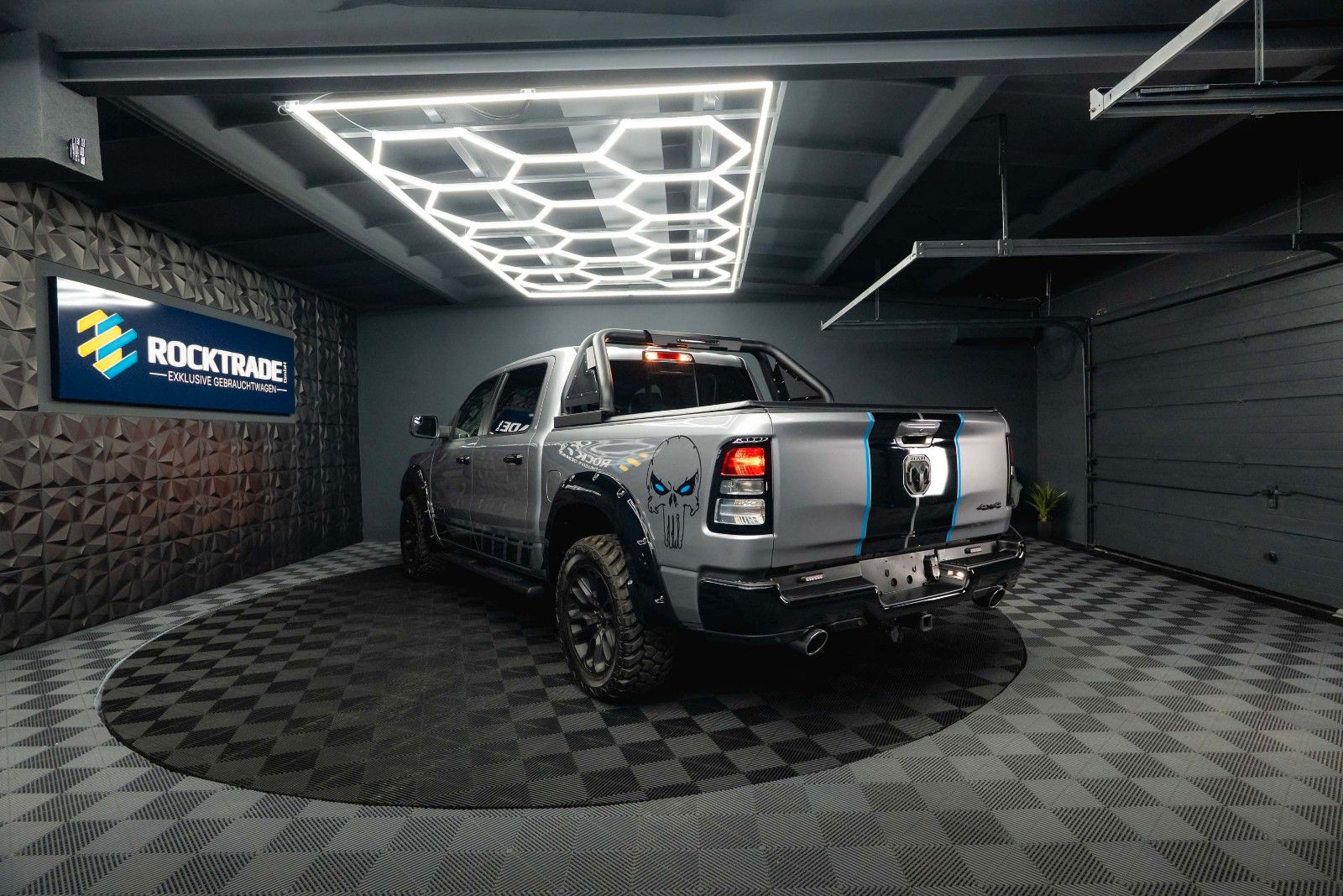 Fahrzeugabbildung Dodge RAM 5.7 V8 HEMI 4x4 OFFROAD Night PUNISHER 19%