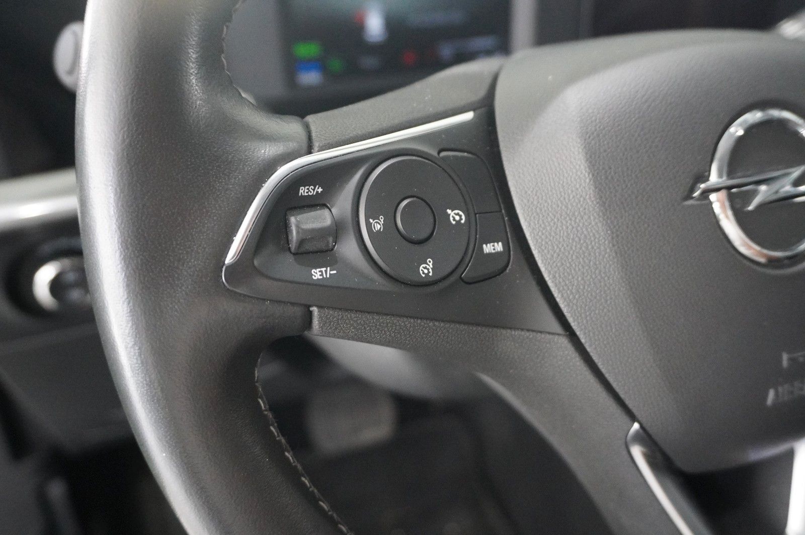 Fahrzeugabbildung Opel Mokka-e ELEGANCE 3-PHASIG NAVI/LED/KAMERA/SPORT