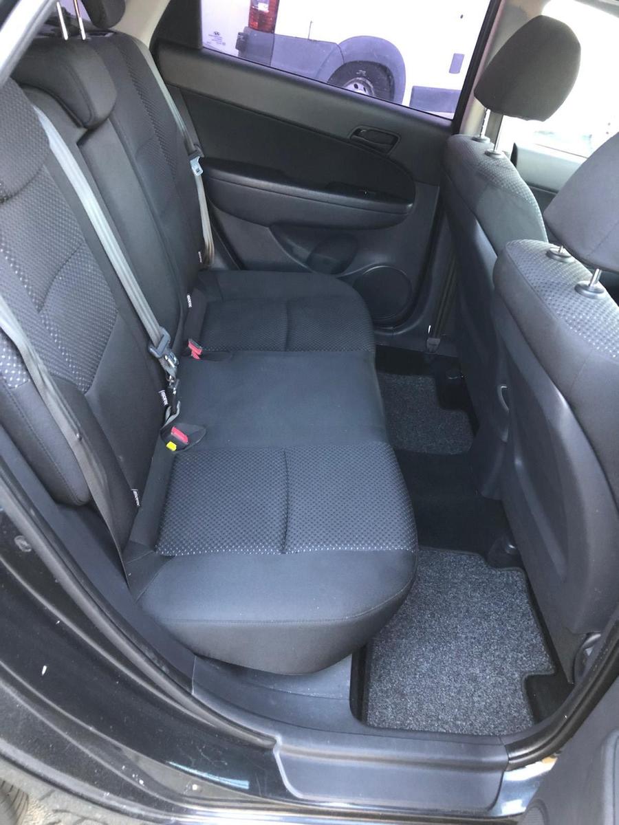 Hyundai i30 2009 — photo 8
