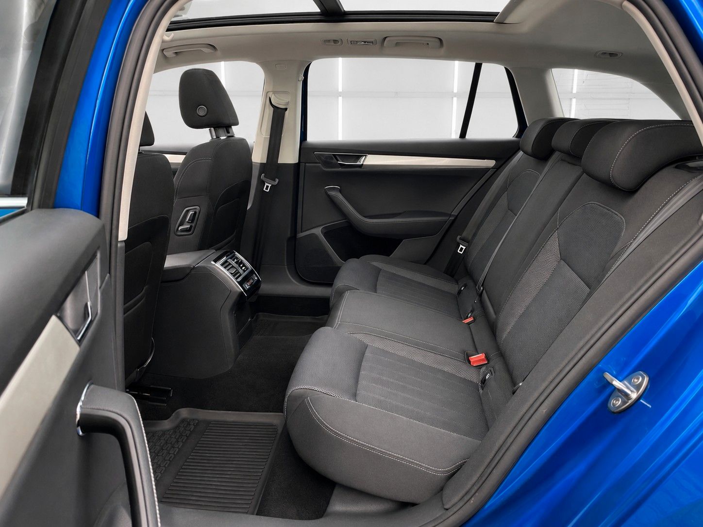 Skoda Superb Combi 2.0 TDI DSG Style*Mega-Ausstattung* foto 6