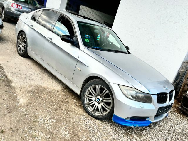 BMW 325i E90 6-GANG * LEDER, NAVI, XENON