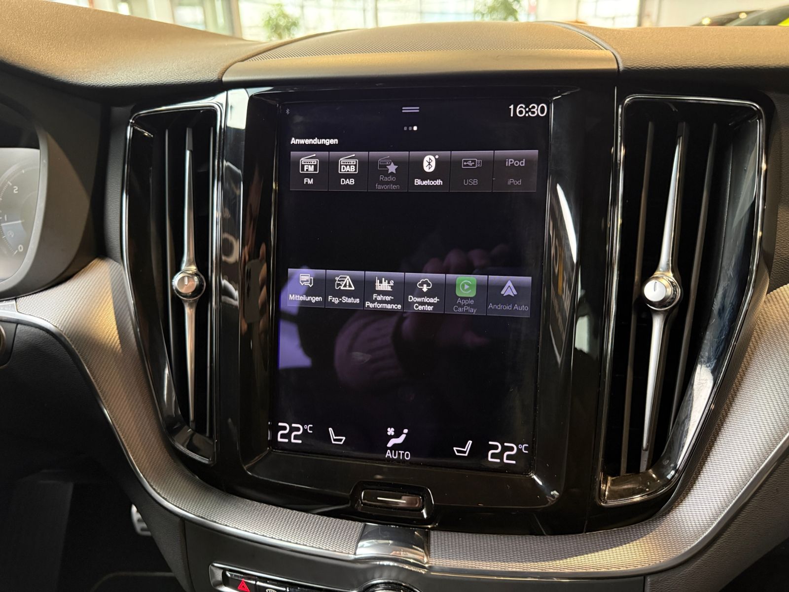 Fahrzeugabbildung Volvo XC60 R Design AWD AHK LED NAVI