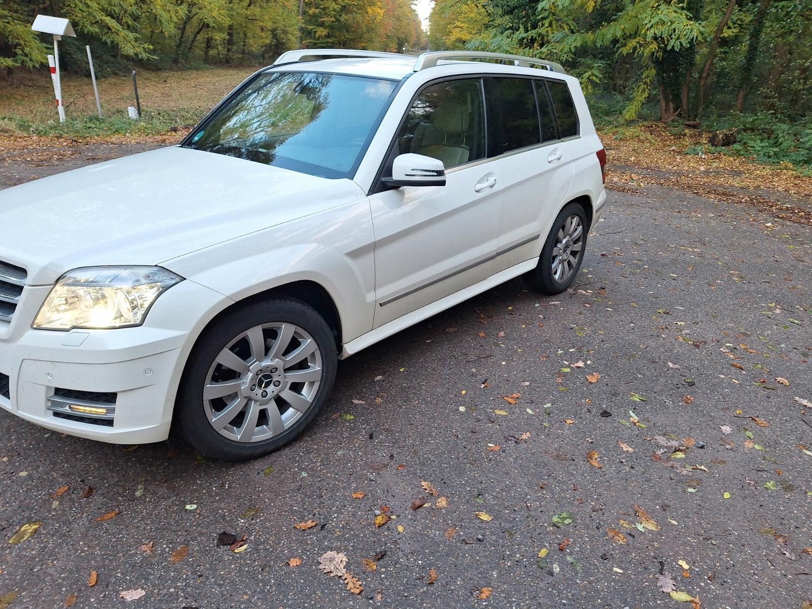 Mercedes-Benz GLK350 2011 — engine 305 HP (224kW)