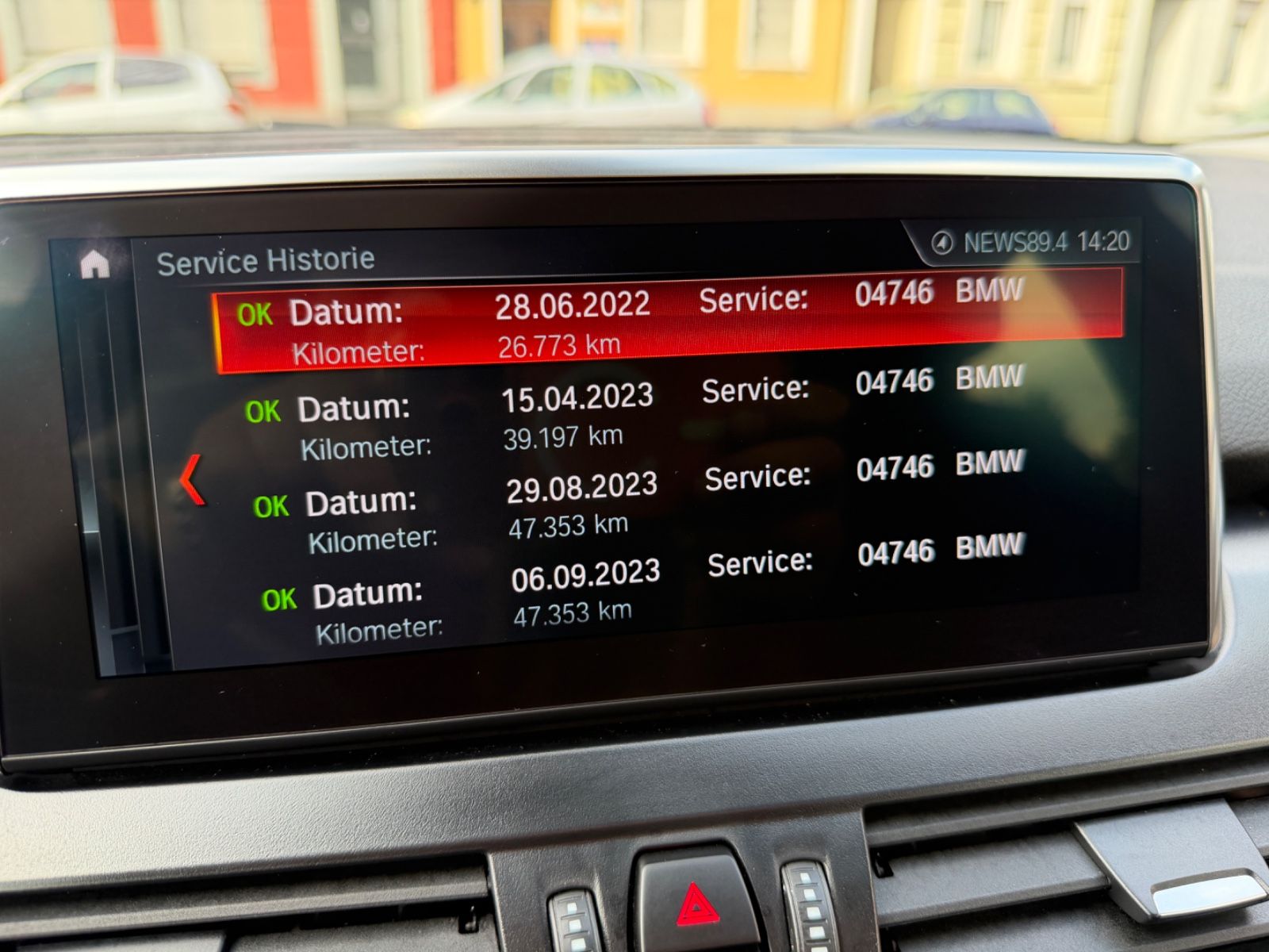Fahrzeugabbildung BMW 220i Active Tourer NAVI AUTOMATIK LED 2-HAND