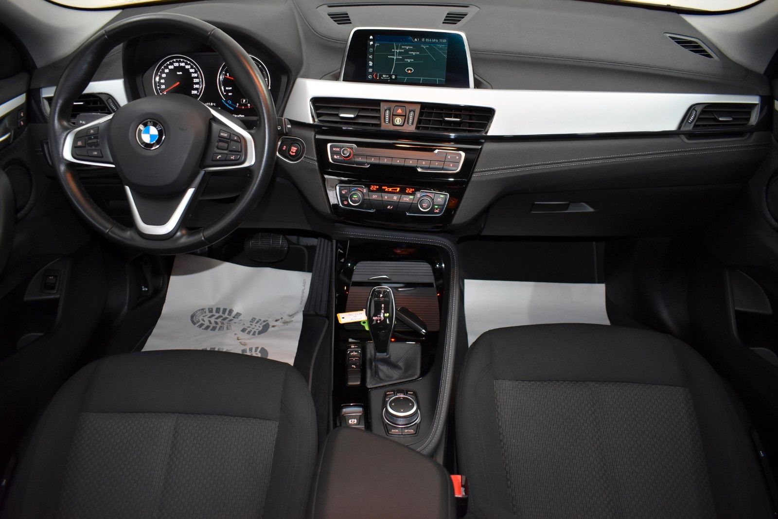 Fahrzeugabbildung BMW X2 18d sDrive Advantage Navi,PDC,AHK