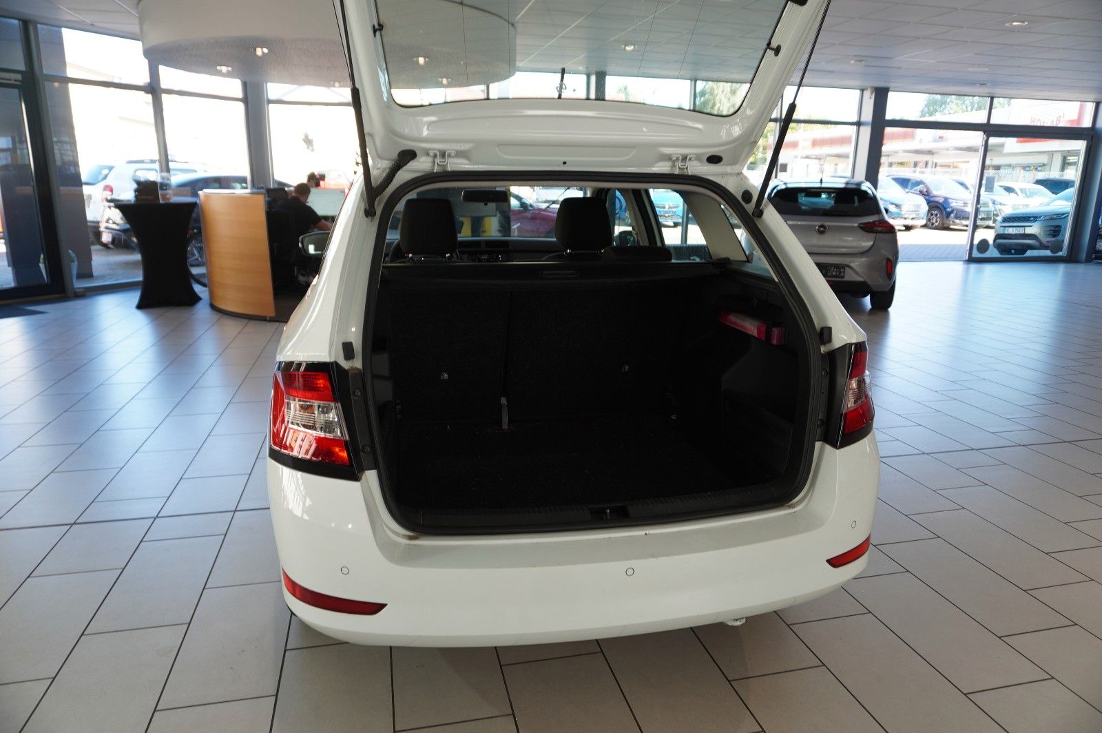 Fahrzeugabbildung SKODA Fabia 1.0 TSI COMBI COOL PLUS LED/SHZ/PDC/DAB+