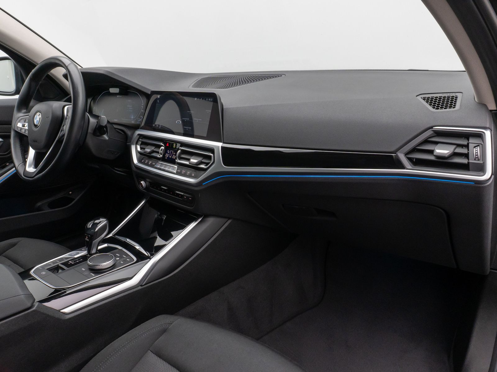 Fahrzeugabbildung BMW 330e ACC Alarm DAB CockpitPr HiFi PDC WLAN Sport