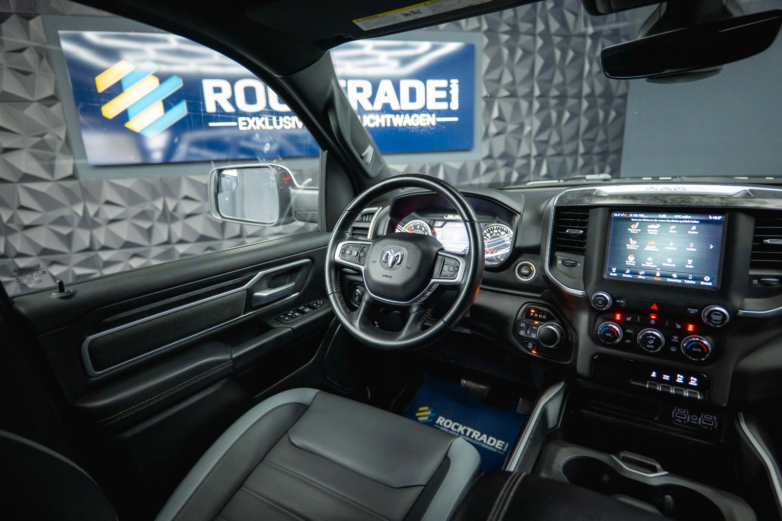 Fahrzeugabbildung Dodge RAM 5.7 V8 HEMI 4x4 OFFROAD Night-Paket *LED*