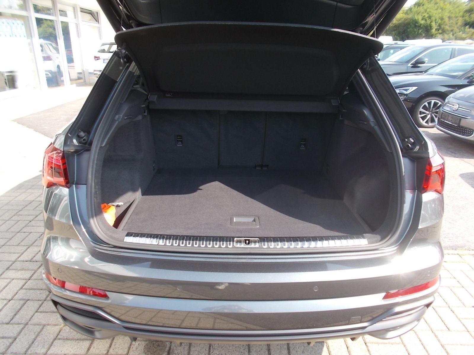 Fahrzeugabbildung Audi Q3 S-line 35 1.5 TFSI (150 PS) S-tronic