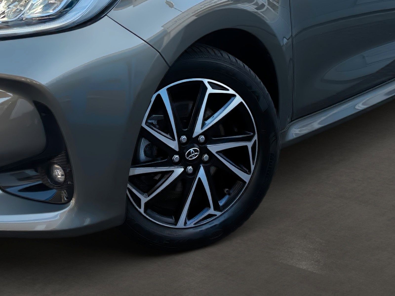 Fahrzeugabbildung Toyota Yaris Hybrid Team Deutschland