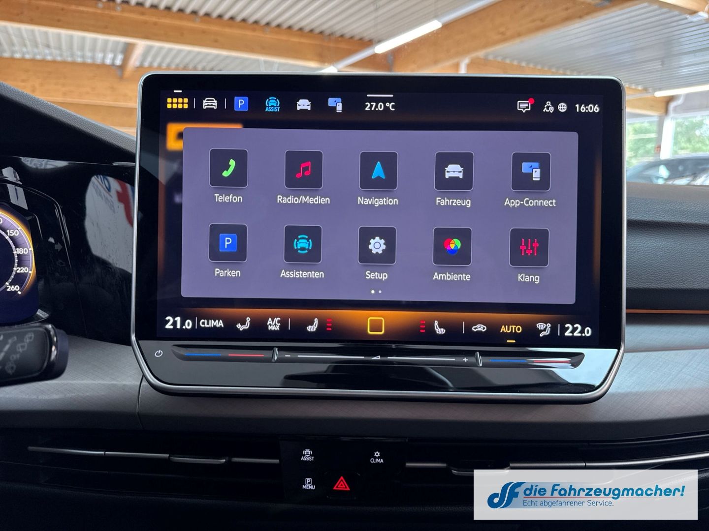 Fahrzeugabbildung Volkswagen Golf VIII 2.0 TDI 110 kW Life Digitales Cockpit