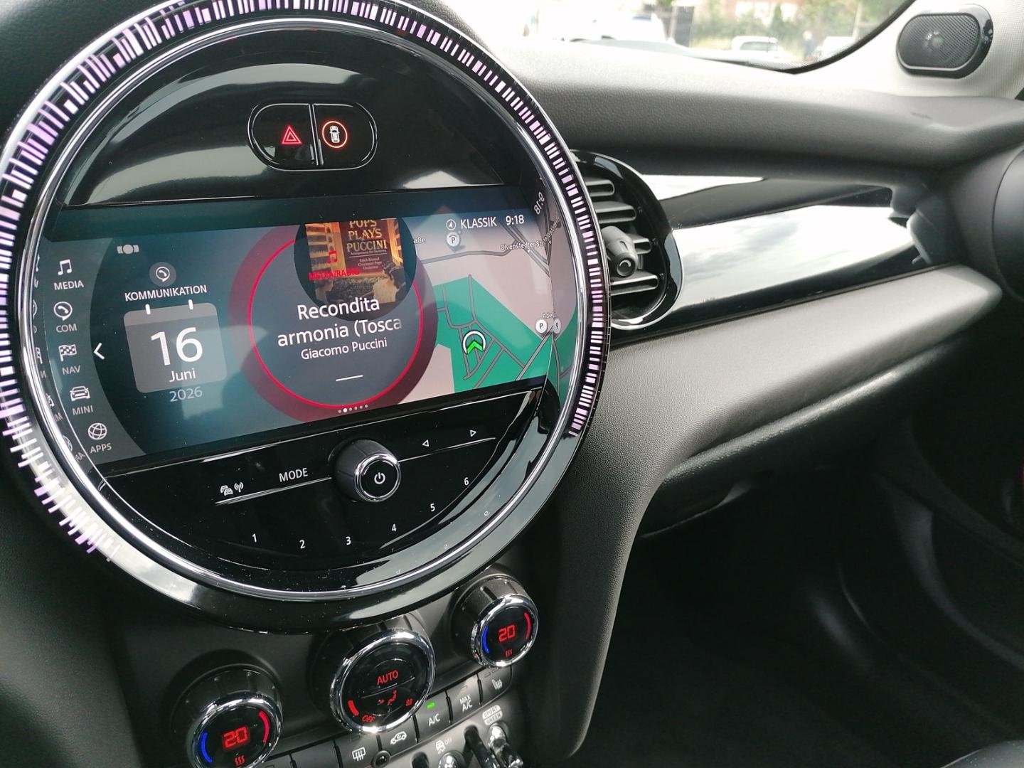 MINI Cooper 5-Türer Classic Trim HUD Panodach Navi Le