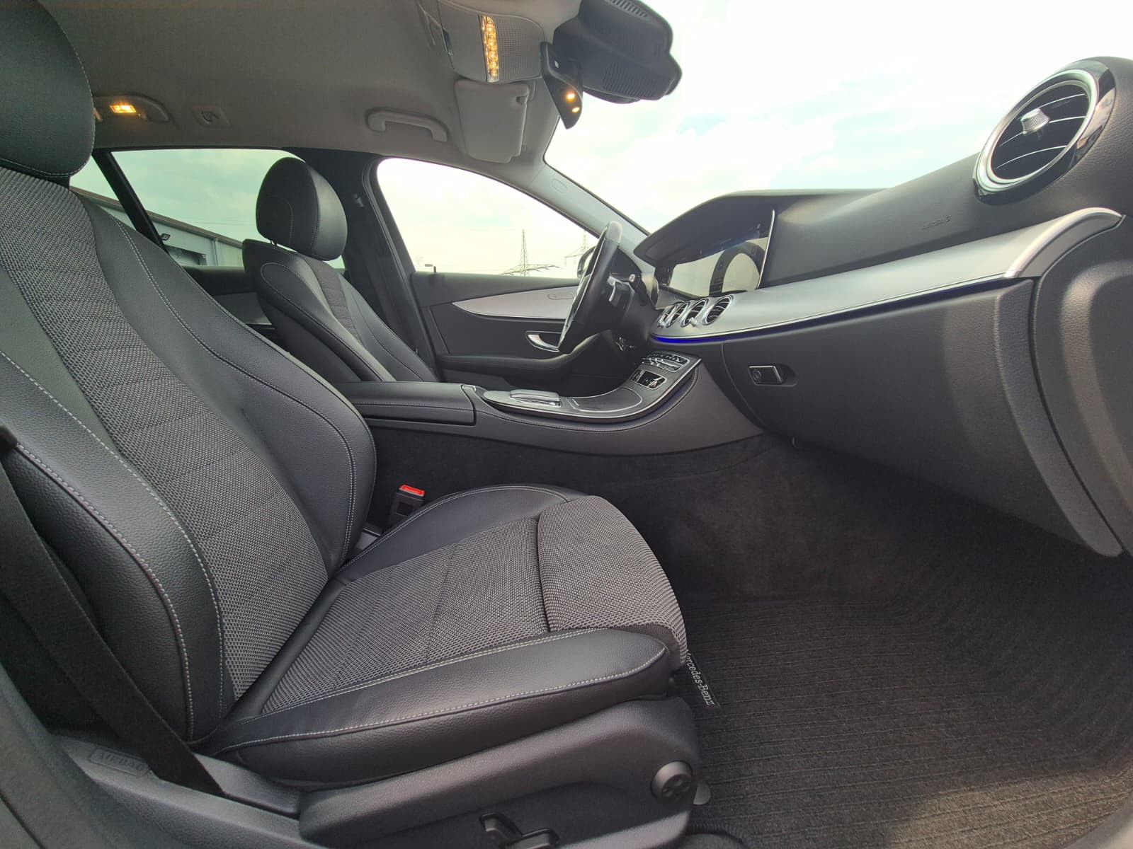 Fahrzeugabbildung Mercedes-Benz E 220 d Avantgarde AHK*DIST*LED*SHZ*Kam*Ambiente