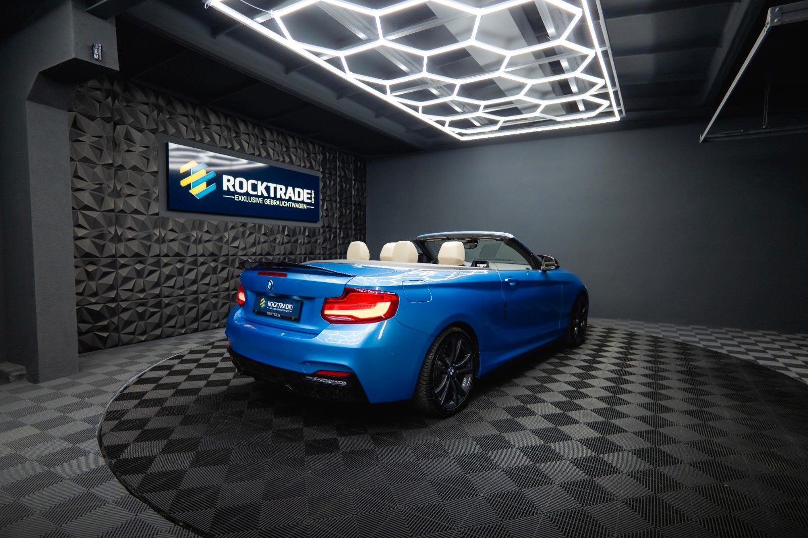 Fahrzeugabbildung BMW 230i Cabrio M-Sport Performance Shadow Line LED
