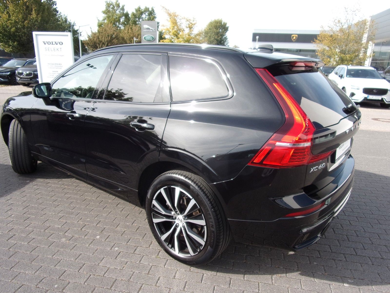 Volvo XC60 B4 Plus Dark AWD foto 5