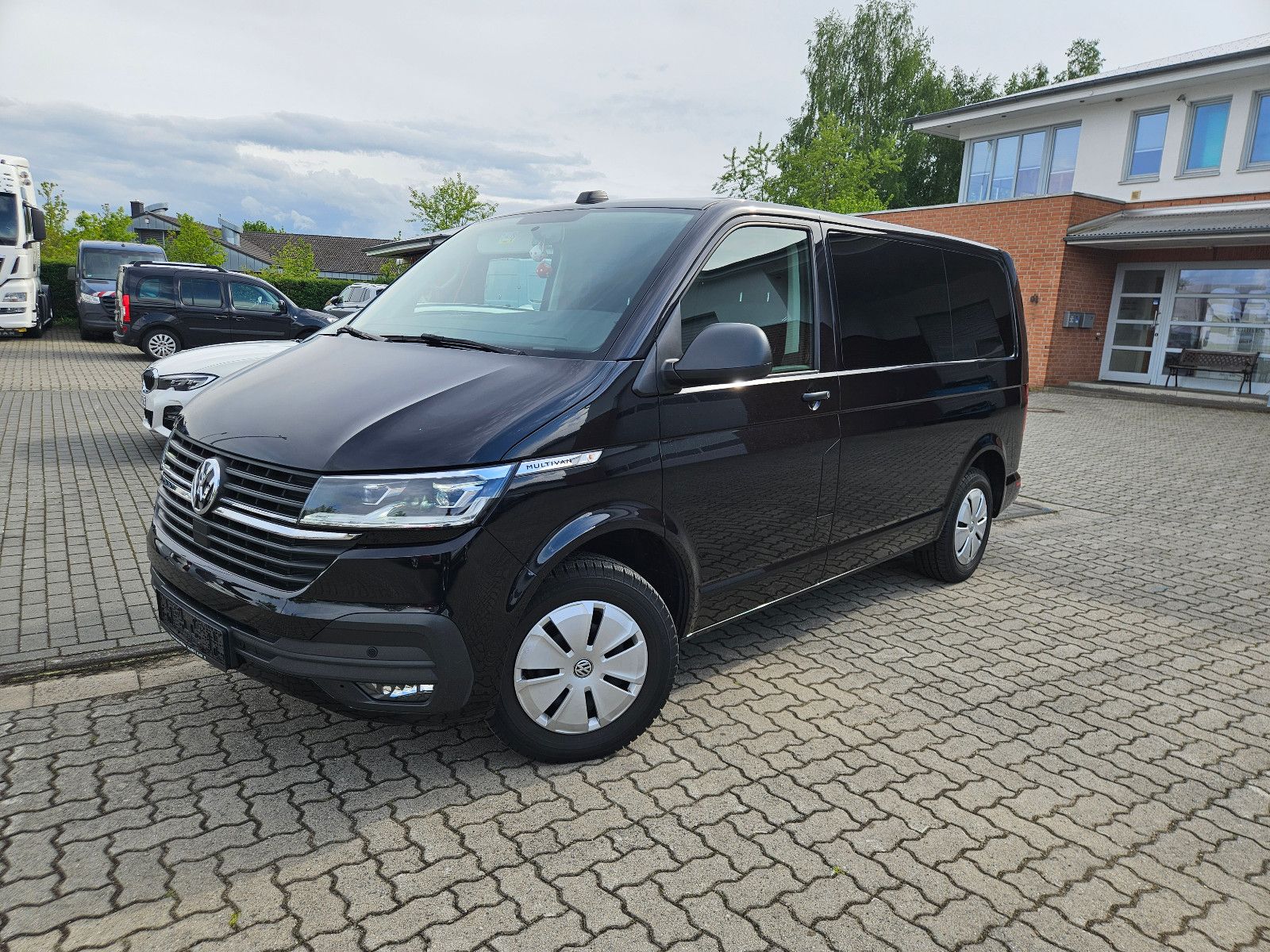 Volkswagen Volkswagen T6.1 Multivan DSG Aut LED Webasto AHK 7