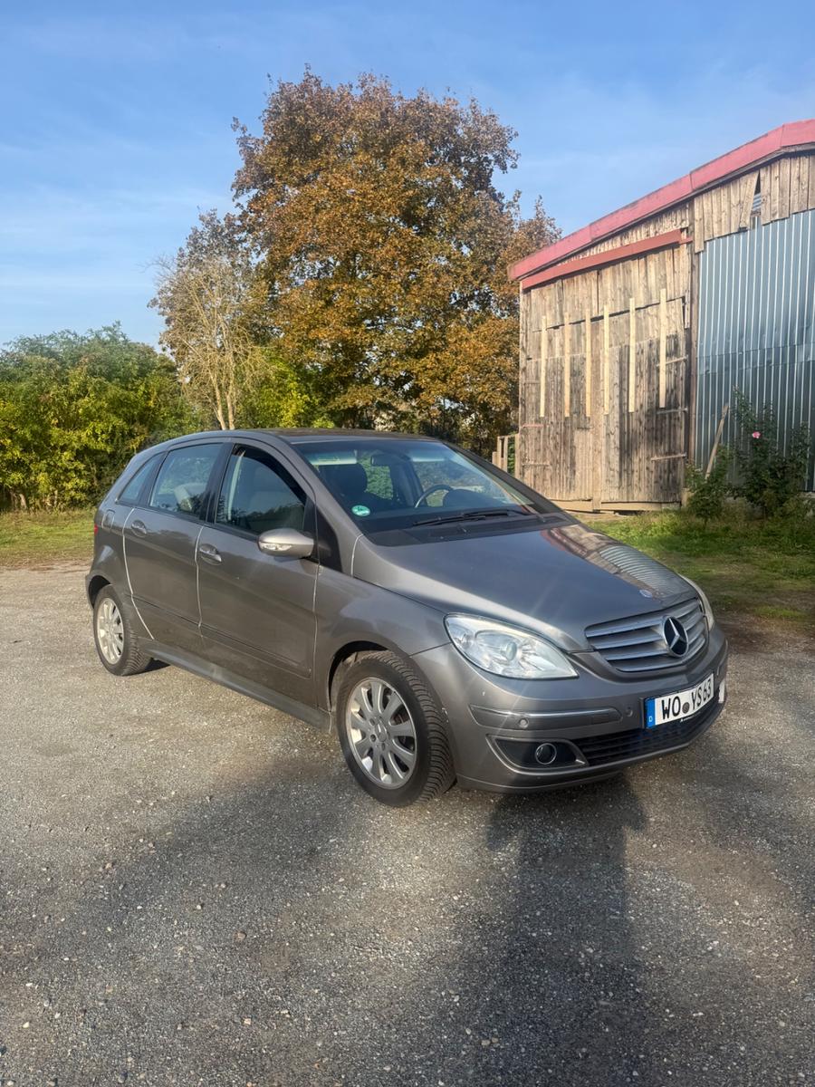 Mercedes-Benz B170 2005 — салон