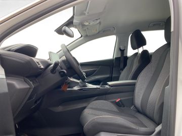 Peugeot 3008 1.2 PureTech 130 Active AHK+Kam.+Navi+SHZ