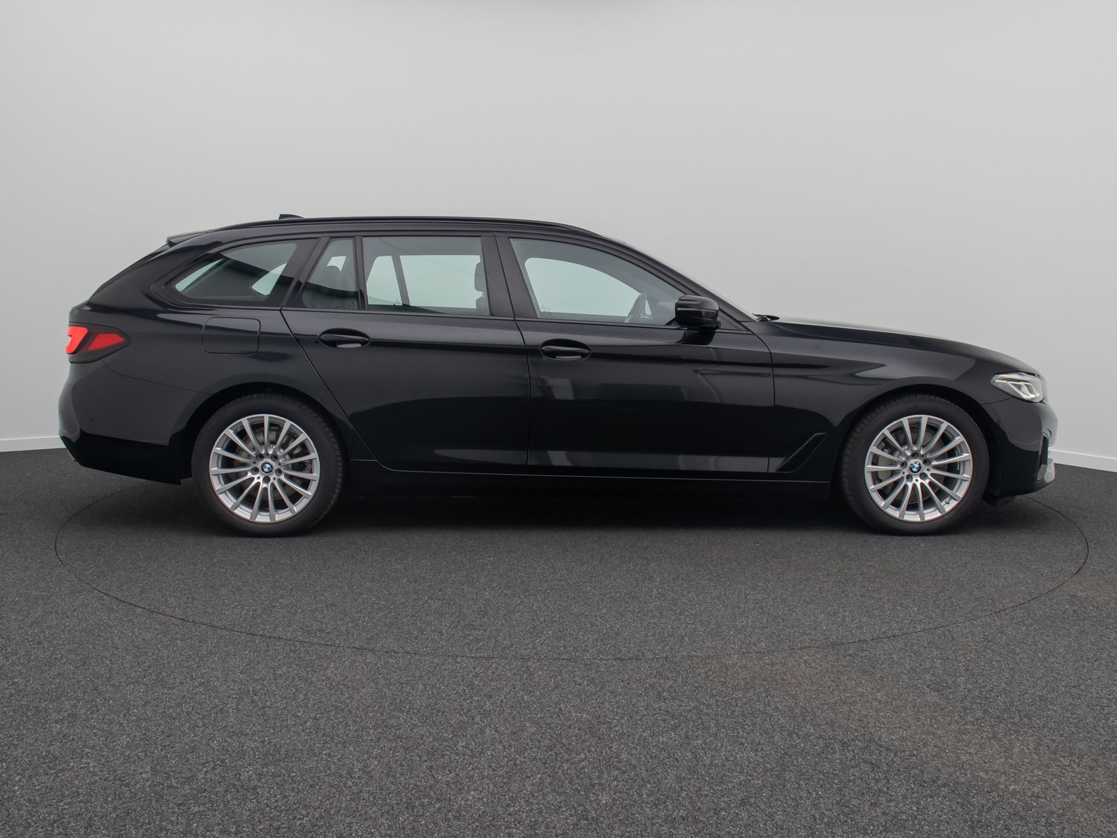 Fahrzeugabbildung BMW 530e xD Kamera DAB DisplKey HiFi Alarm 4*Klima