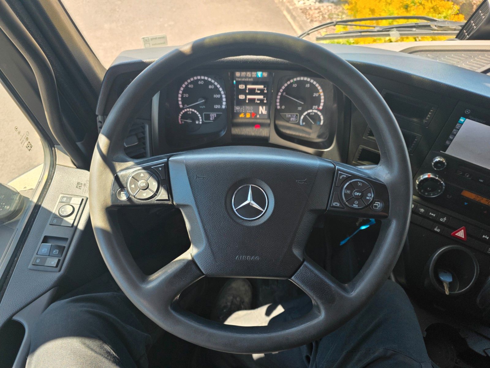 Fahrzeugabbildung Mercedes-Benz Antos 2543 L Schwenkwand LBW BÄR 2.500kg AHK