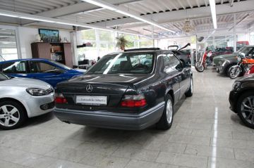 Mercedes E 320 - 5