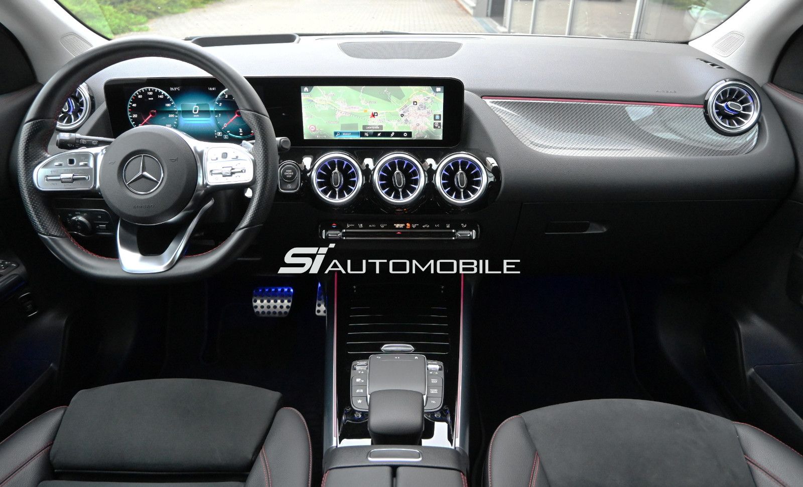 Fahrzeugabbildung Mercedes-Benz GLA 250 DCT AMG Line °DISTRONIC°HUD°STANDHEIZUNG