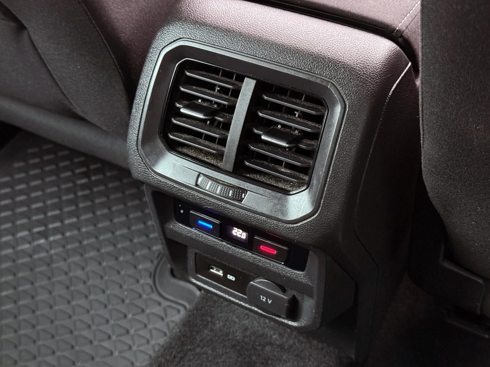 Fahrzeugabbildung Volkswagen 2.0 TSI*STANDHEIZUNG*AHK*4MOTION*LED*RCAM*DSG