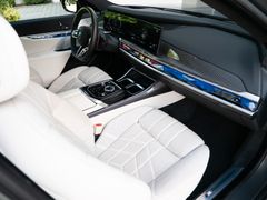 BMW M760 – 27 / 33