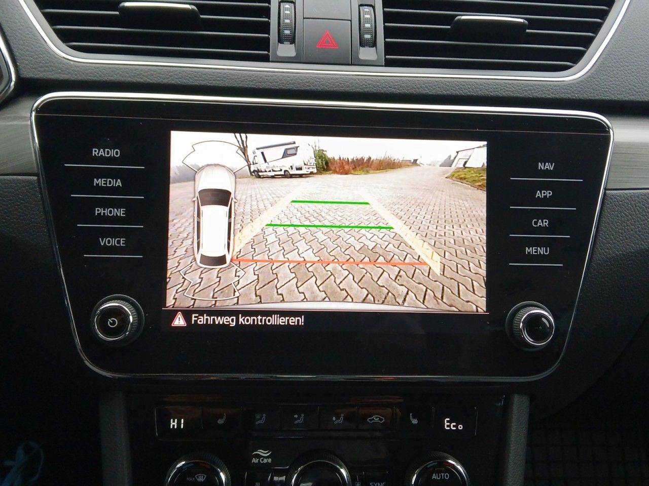 Fahrzeugabbildung SKODA Superb Combi Style iV AHK NAVI Standheizung