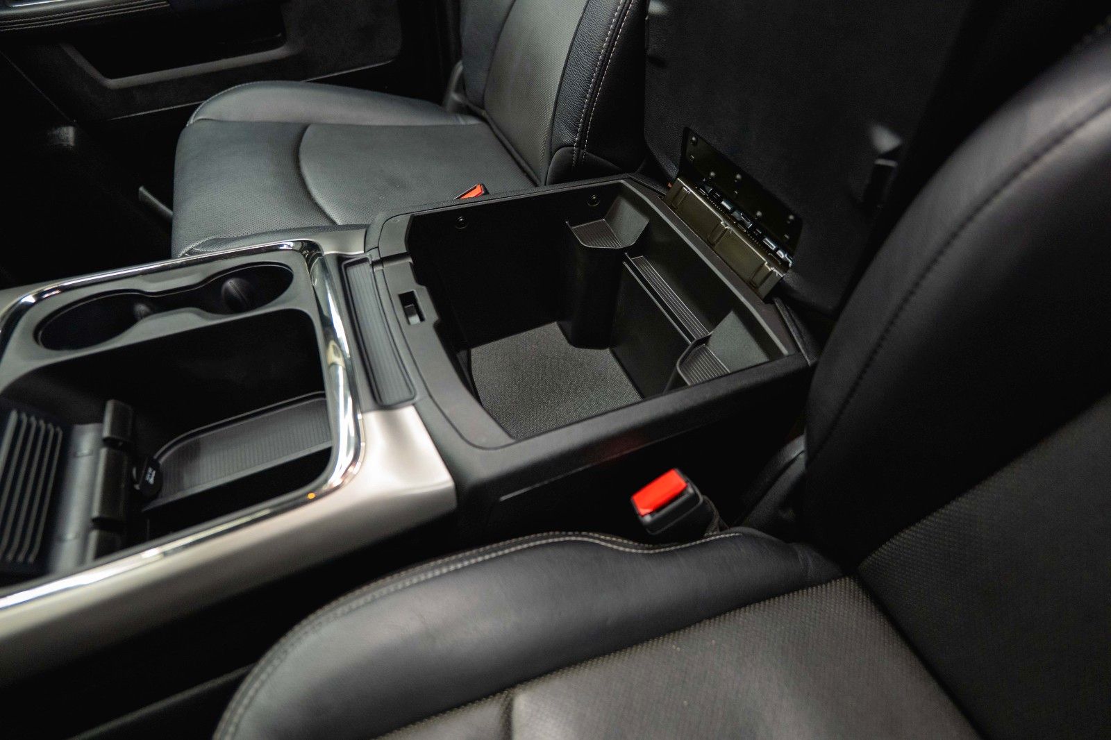 Fahrzeugabbildung Dodge RAM 5.7 V8 HEMI 4x4 Sport OFFROAD NightPaket 19%