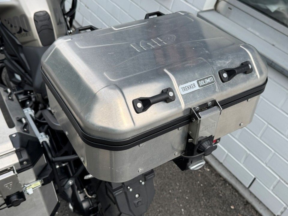 Fahrzeugabbildung Triumph Tiger 1200er Desert Edition Koffer Bügel Scheibe