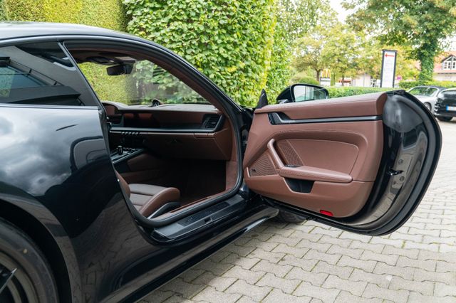 Porsche 992.2 Carrera 4 GTS / COUPE / 18 WEGE / LED Porsche 992.2 Carrera 4 GTS / COUPE / 18 WEGE / LED