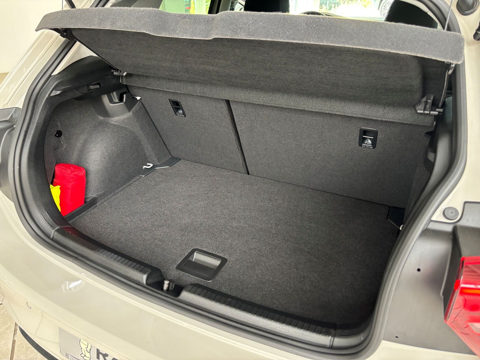 Fahrzeugabbildung Volkswagen Polo 1.0 TSI Move DSG +LED +ALLWETTER