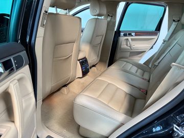 Fahrzeugabbildung Volkswagen Touareg V8 Bi-Xenon Navi Memory PDC 4xSitzhzg LM