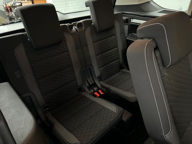 Fahrzeugabbildung Volkswagen Touran 1.6 TDI 7 Sitze+Navi+SHZ+BT+PDC+LM+