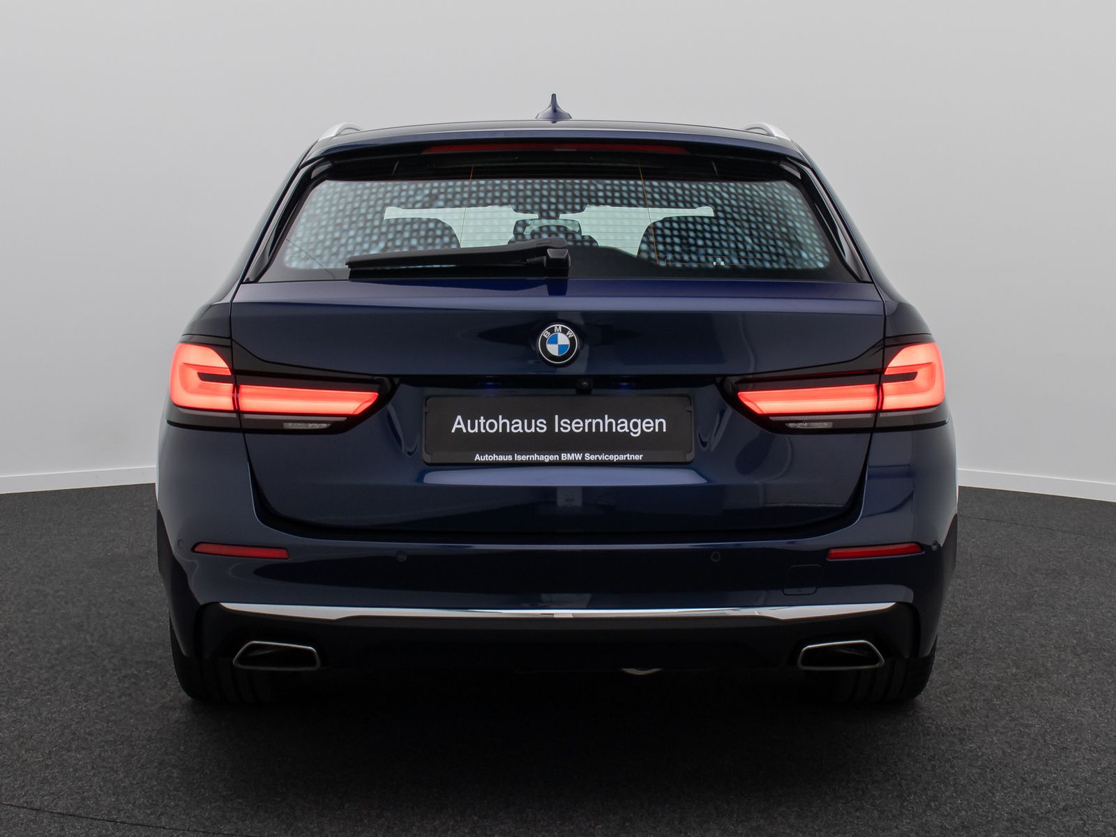Fahrzeugabbildung BMW 530d xD Luxury Line HUD DAB AHK Panorama H/K 19"