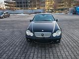 Mercedes-Benz C 160 - Mercedes-Benz C 160: Coupé