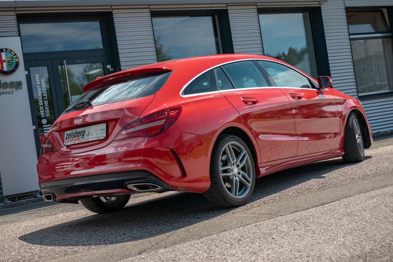 Fahrzeugabbildung Mercedes-Benz CLA 180 1.6 Shooting Brake 7DCT AMG Line Navi