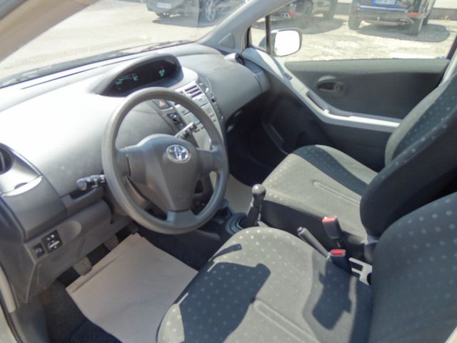 Fahrzeugabbildung Toyota Yaris Cool/1.Hand/59.000km/Klima/8-fach Bereift/