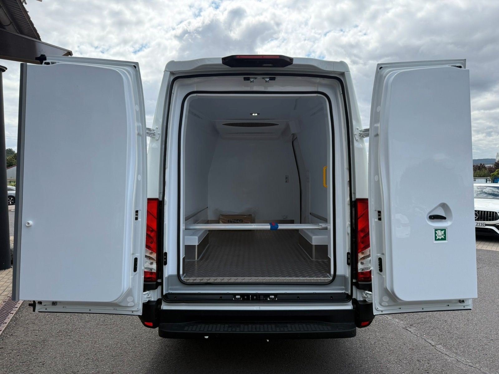 Fahrzeugabbildung Iveco Daily 35S16HA8 V Kühlkastenwagen *R 3520 mm*Navi