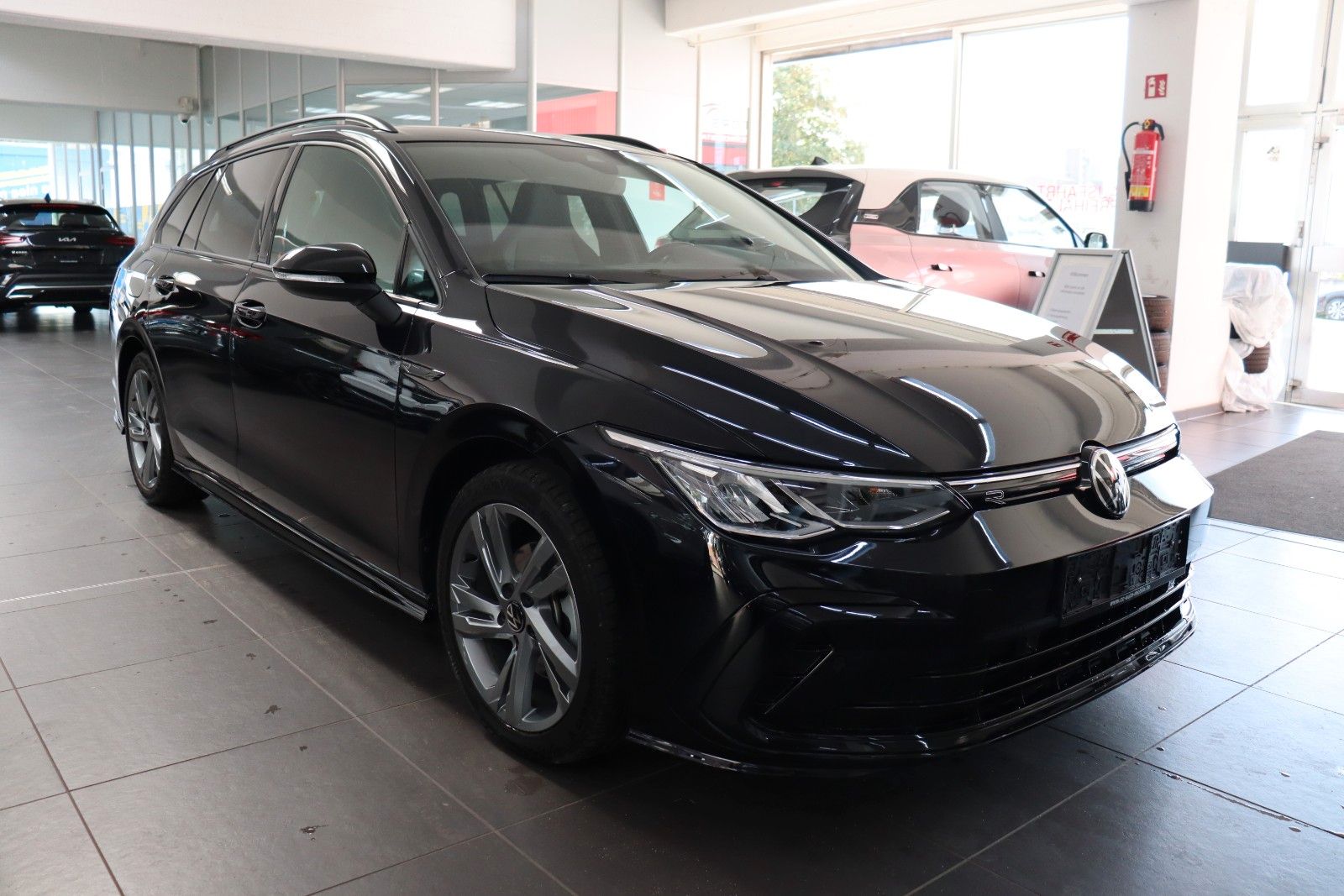 Volkswagen Golf 8 Variant 1.5 eTSI R-Line ACC Pano SOFORT imagem 3