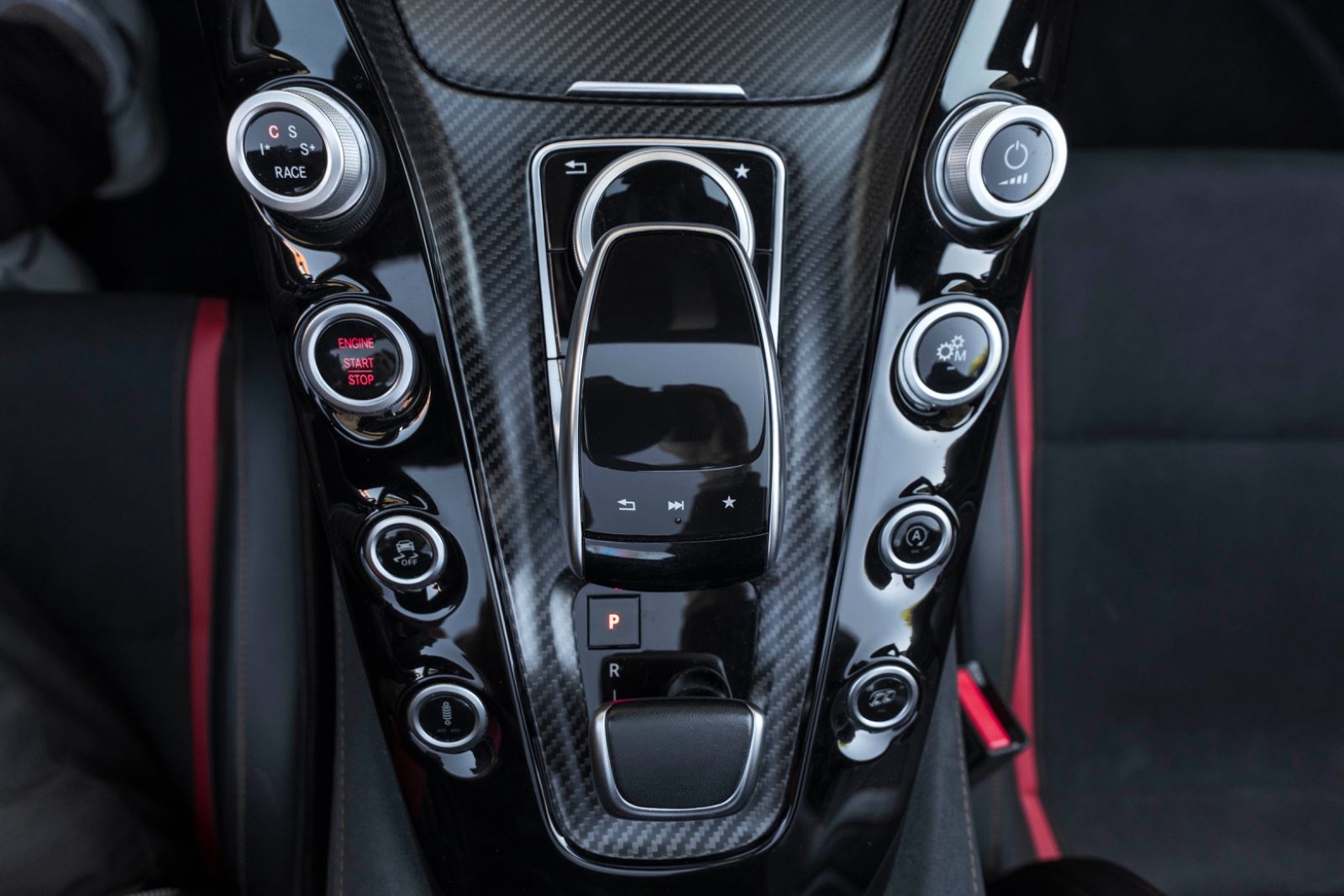 Fahrzeugabbildung Mercedes-Benz AMG GT C BURMESTER NIGHT KAM CARBON