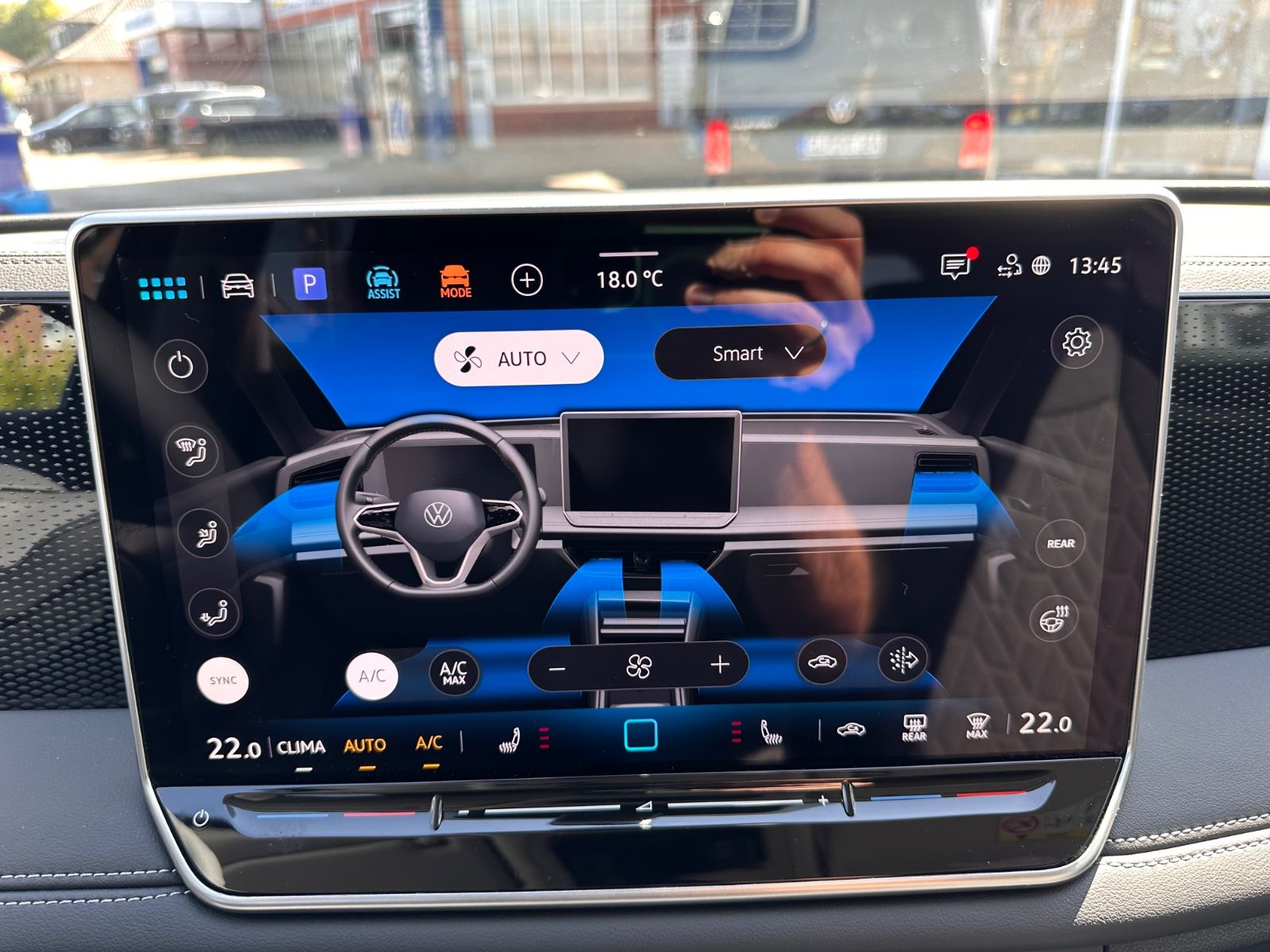 Fahrzeugabbildung Volkswagen Tiguan 1.5 eTSI Life DSG AHK/ACC/APP/LED+/360°