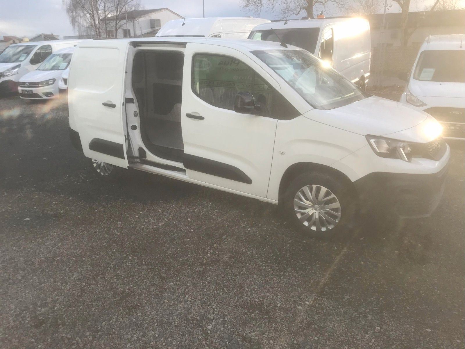 Fahrzeugabbildung Peugeot Partner Premium L2,SHZ,PDC,27796Km