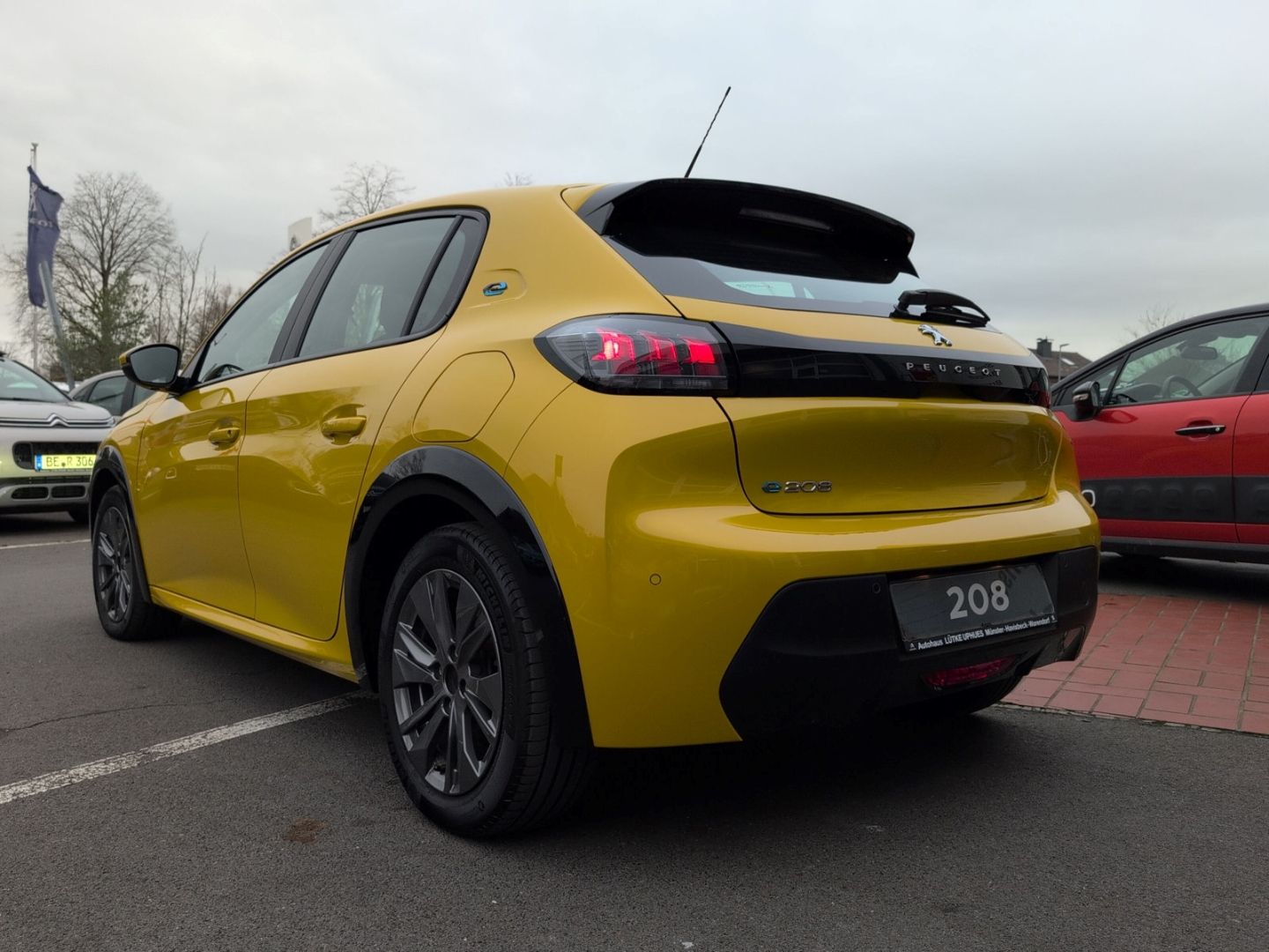 Fahrzeugabbildung Peugeot 208 Active Pack Elektromotor     136  CarPlay