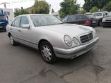 Mercedes-Benz E 280 Elegance 1 Hand Klimaautomatik Bose Autom. - gebrauchte Mercedes-Benz E 280 aus dem Jahr 1997
